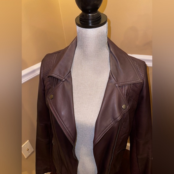 Barely worn, deep color wine leather jacket - Picture 2 of 4